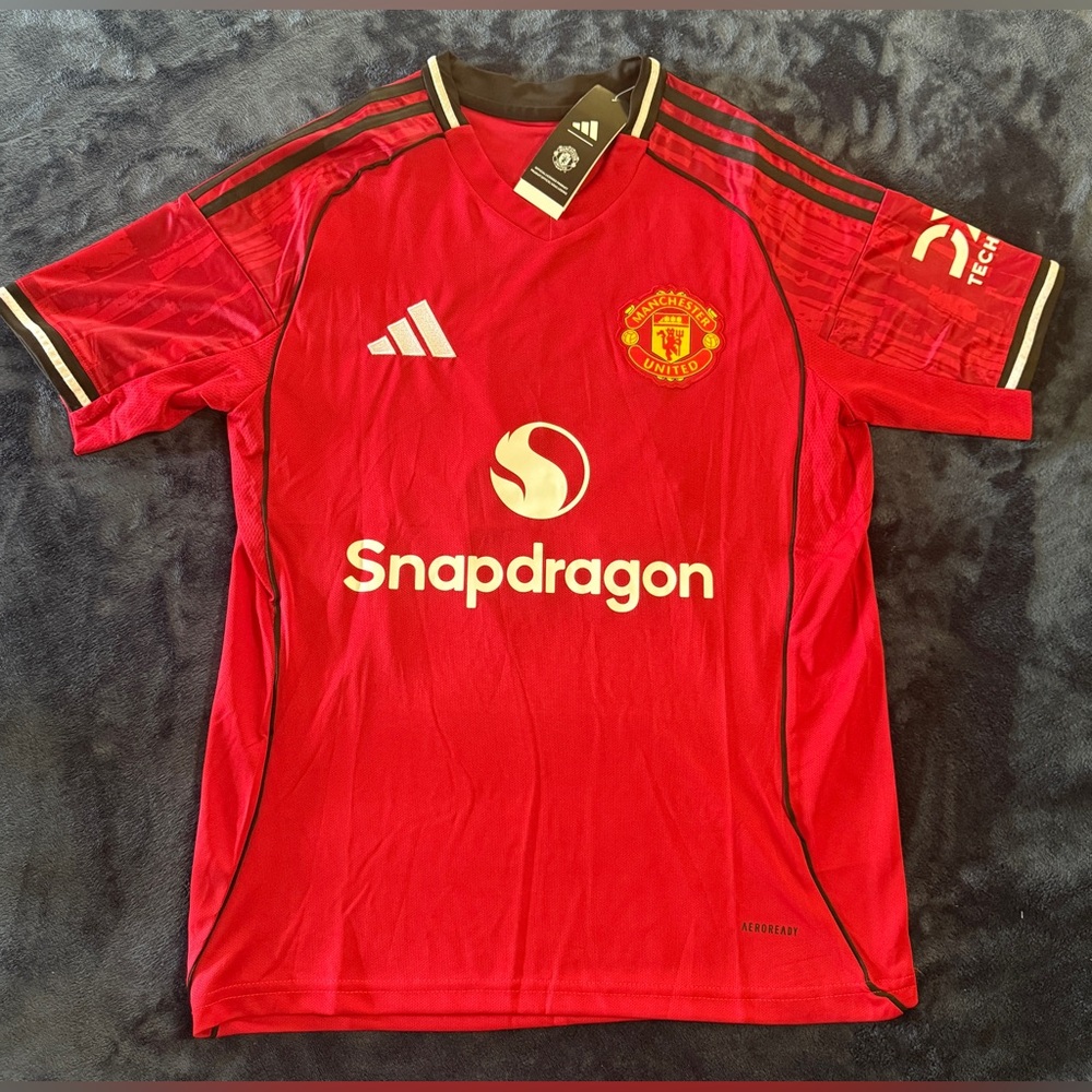 Manchester United Red Short-Sleeve Jersey  B. Fernandes #8